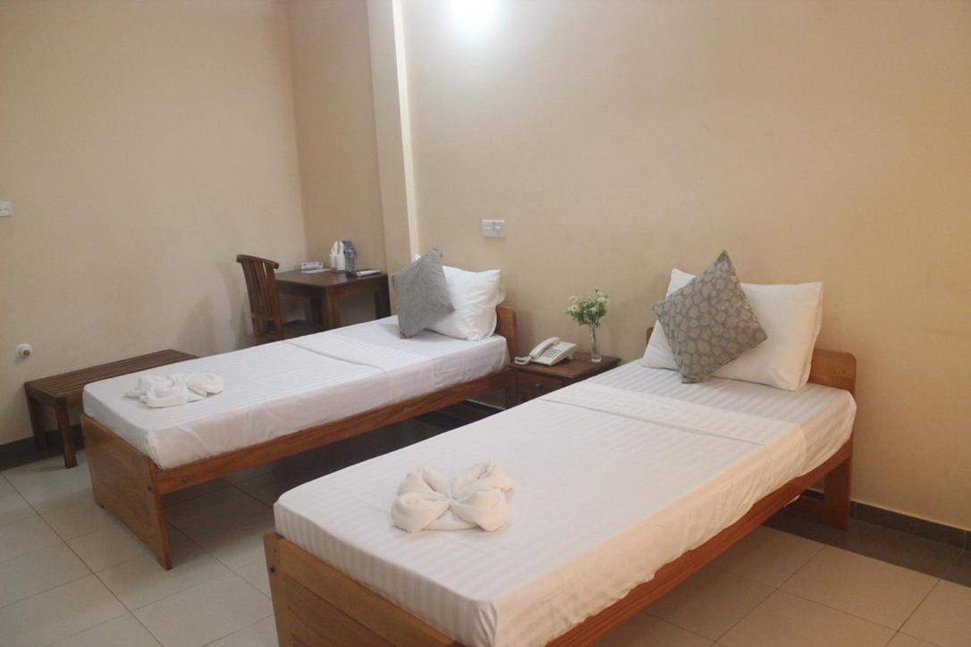 Hotel Oviya Vavuniya Exteriér fotografie