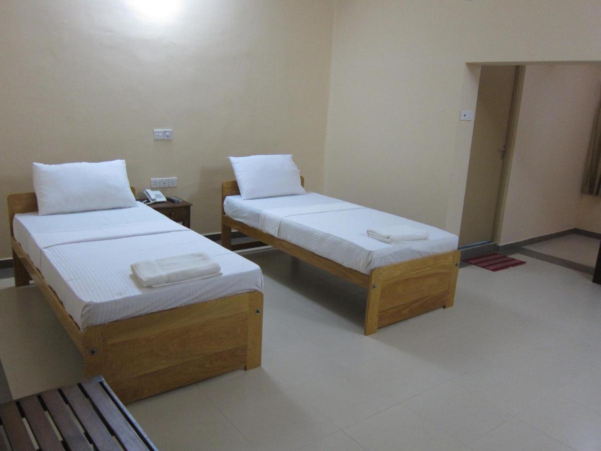 Hotel Oviya Vavuniya Exteriér fotografie