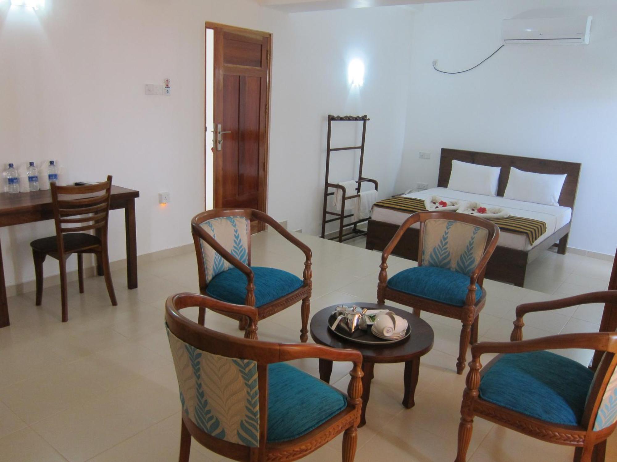 Hotel Oviya Vavuniya Exteriér fotografie