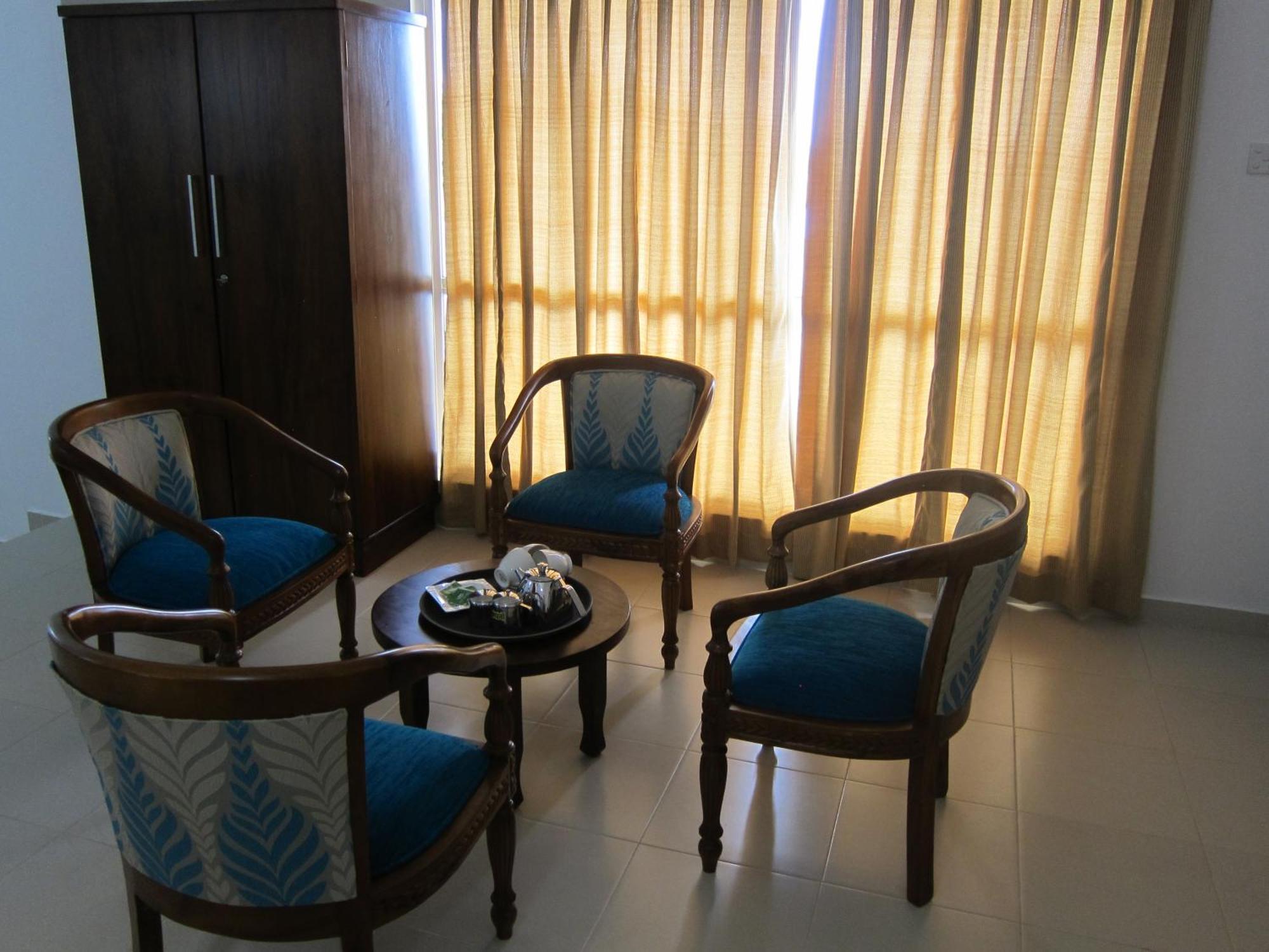Hotel Oviya Vavuniya Exteriér fotografie