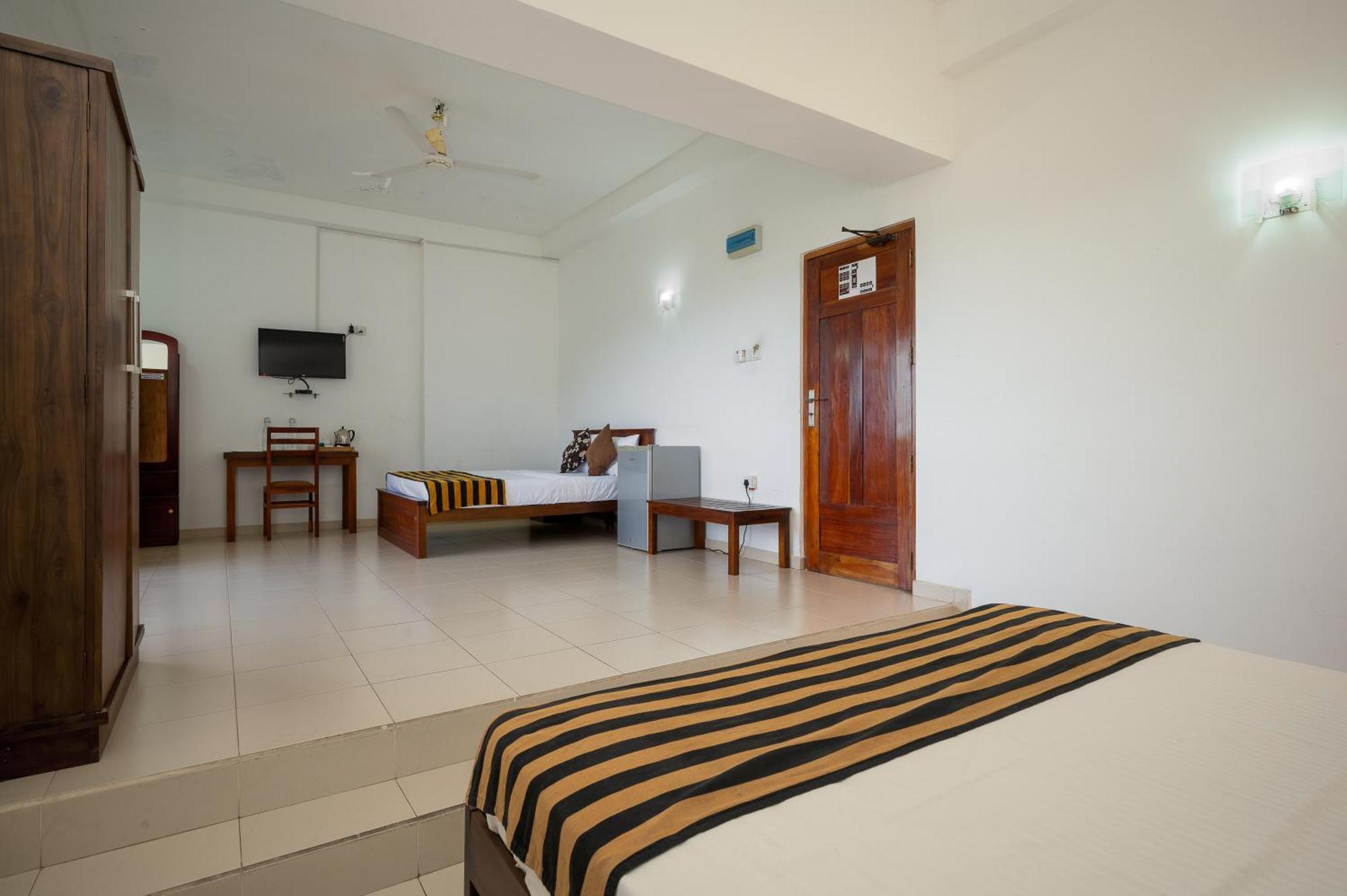 Hotel Oviya Vavuniya Exteriér fotografie