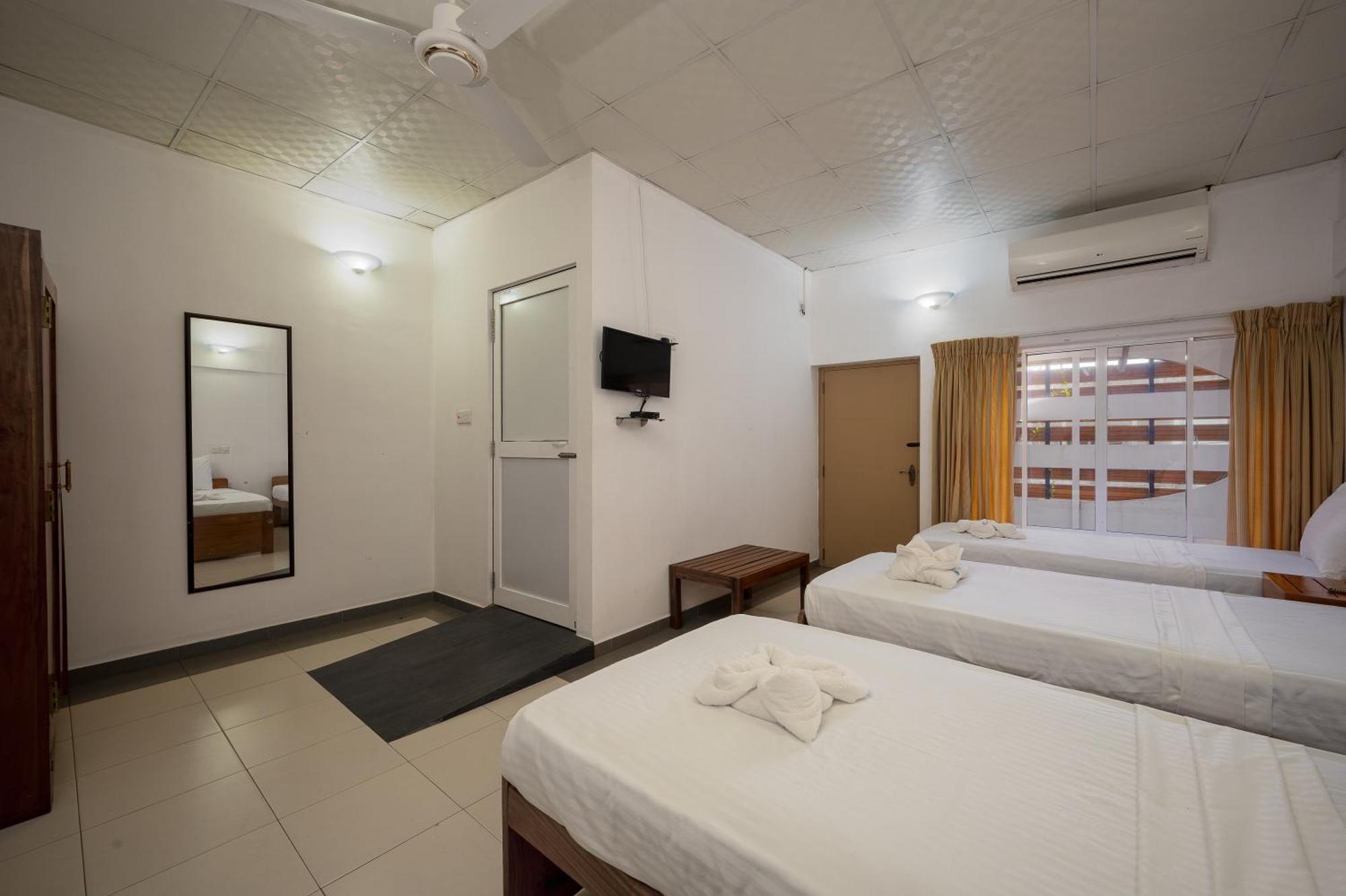 Hotel Oviya Vavuniya Exteriér fotografie