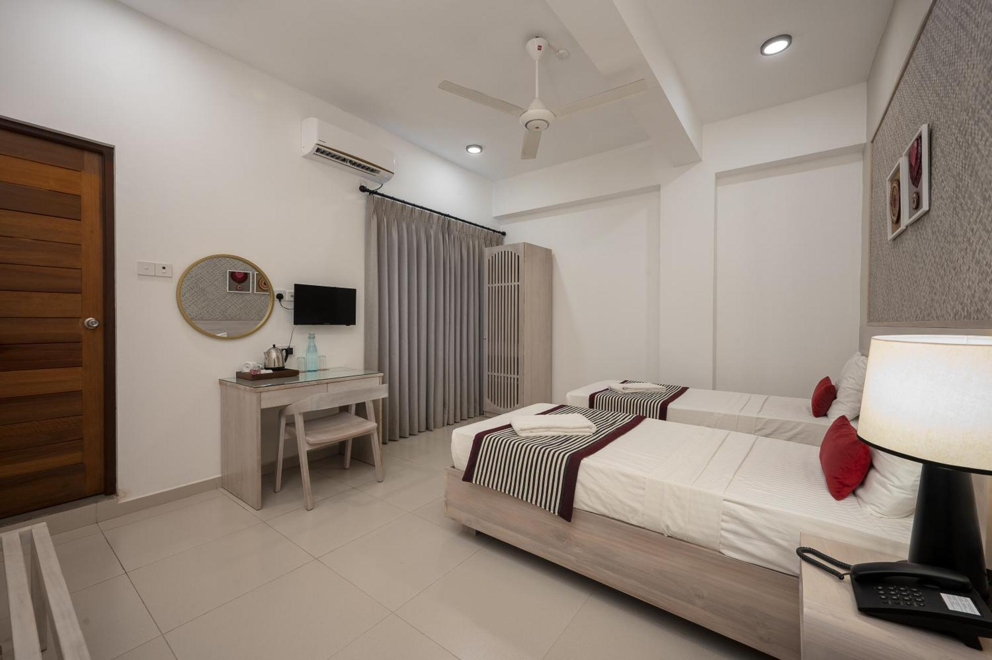 Hotel Oviya Vavuniya Exteriér fotografie