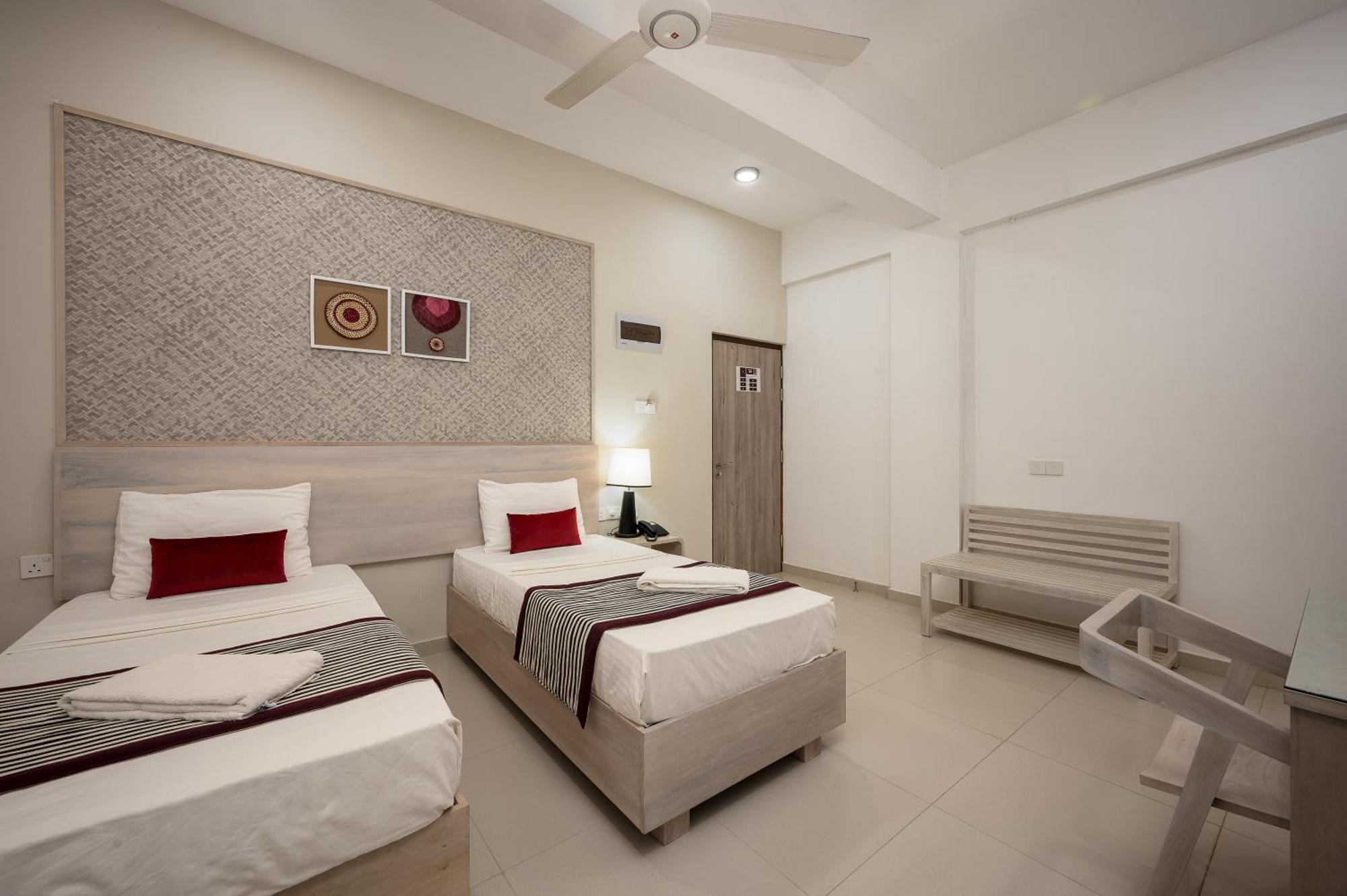 Hotel Oviya Vavuniya Exteriér fotografie