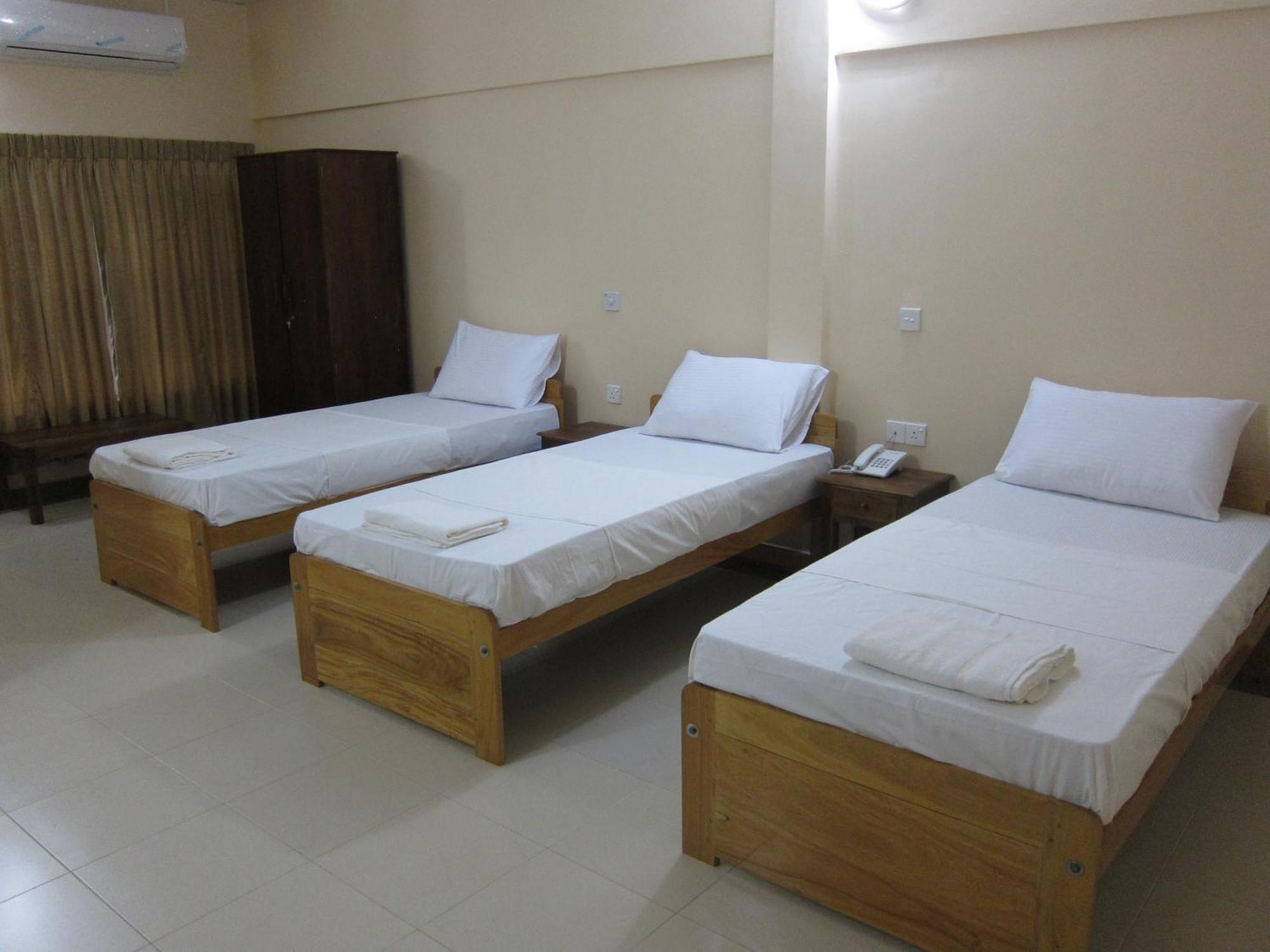 Hotel Oviya Vavuniya Exteriér fotografie