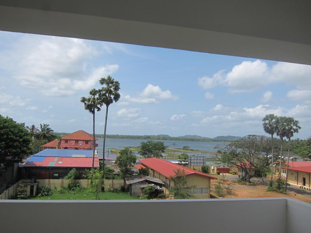 Hotel Oviya Vavuniya Exteriér fotografie