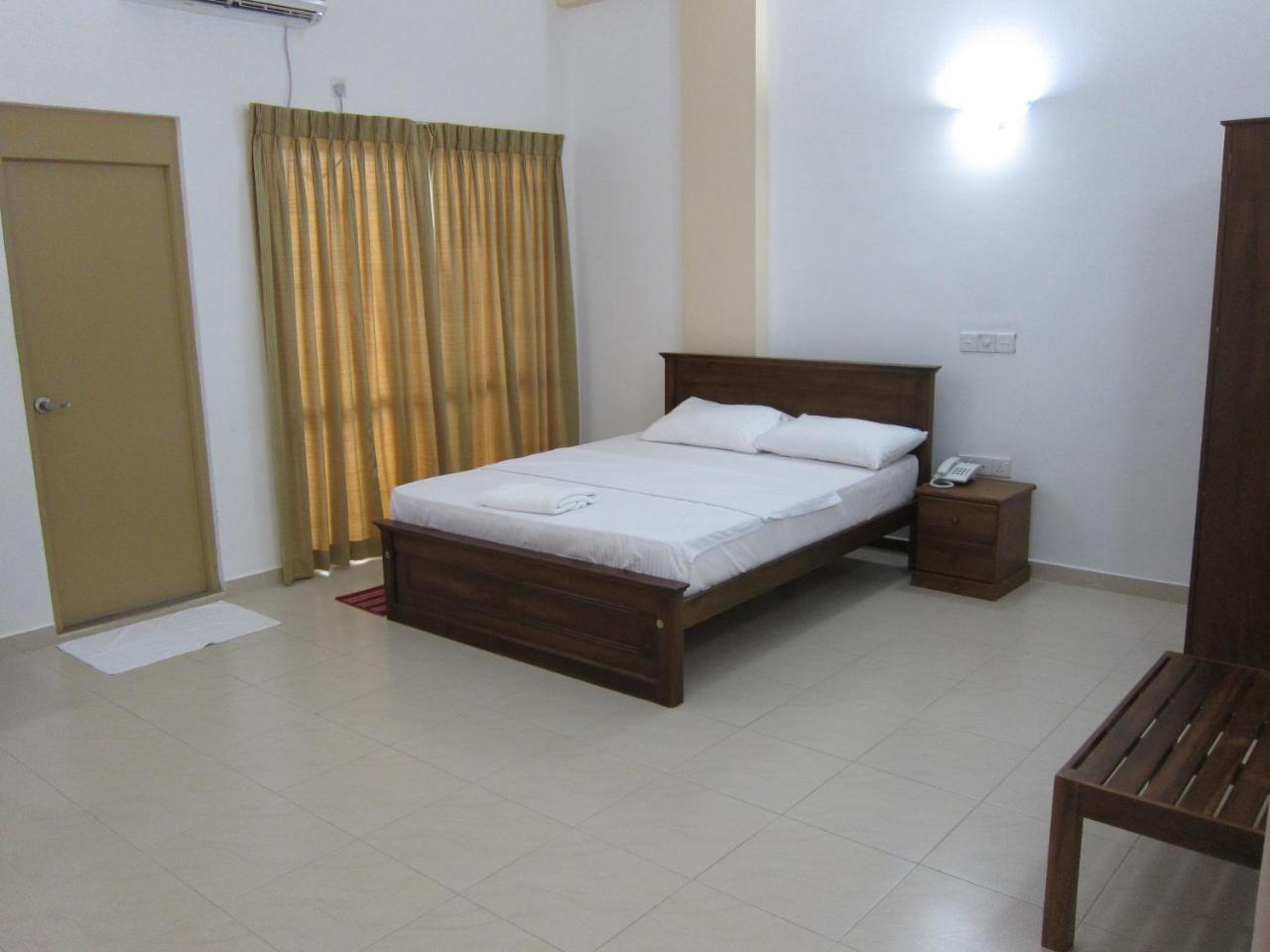 Hotel Oviya Vavuniya Exteriér fotografie