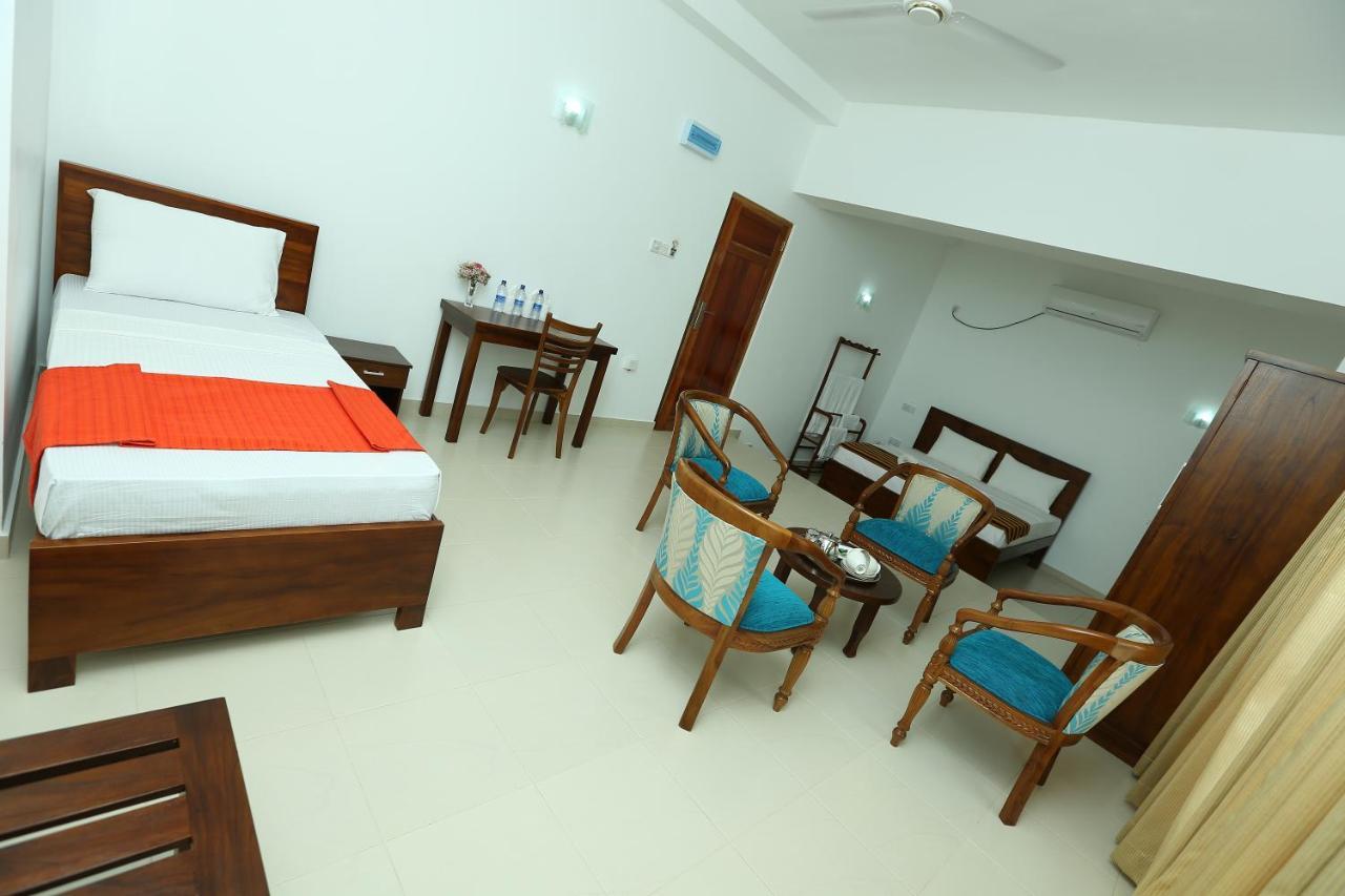 Hotel Oviya Vavuniya Exteriér fotografie